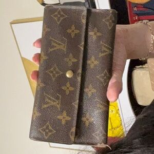 37. Lv Mono  Sold As Is Desc In Live No Cancel/ Returns